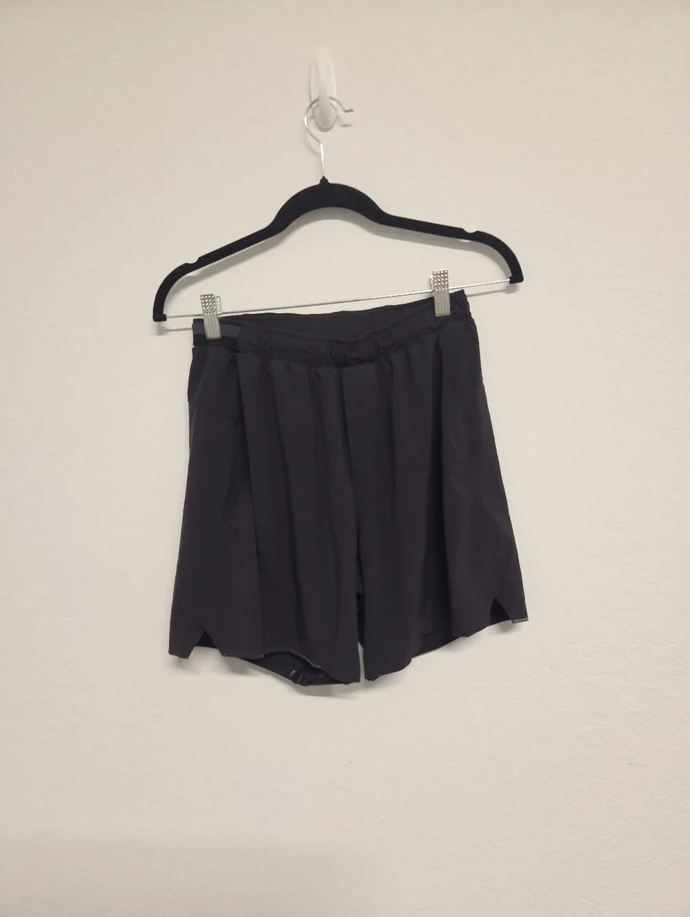 Lululemon  Athletica  mens shorts Small  Black 70